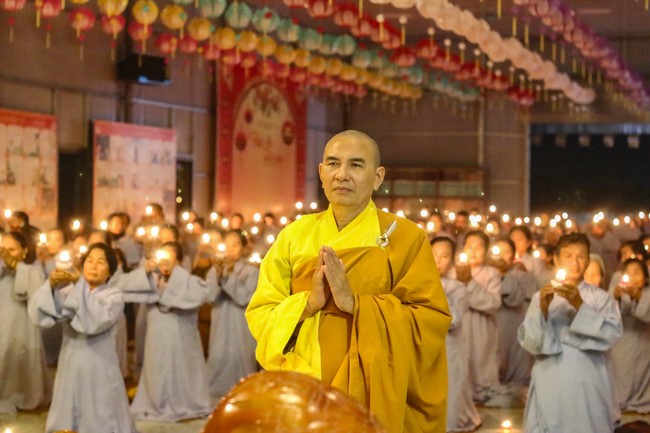 Chùa Bốn – Nghệ An: Lễ Hoa Đăng Kỷ Niệm Đức Phật A Di Đà