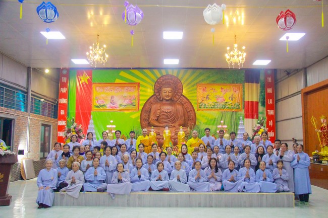 Chùa Bốn – Nghệ An: Lễ Hoa Đăng Kỷ Niệm Đức Phật A Di Đà