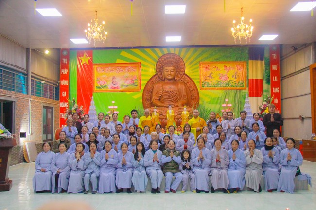 Chùa Bốn – Nghệ An: Lễ Hoa Đăng Kỷ Niệm Đức Phật A Di Đà