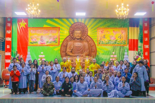 Chùa Bốn – Nghệ An: Lễ Hoa Đăng Kỷ Niệm Đức Phật A Di Đà