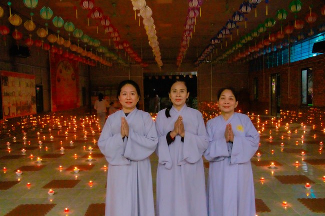 Chùa Bốn – Nghệ An: Lễ Hoa Đăng Kỷ Niệm Đức Phật A Di Đà