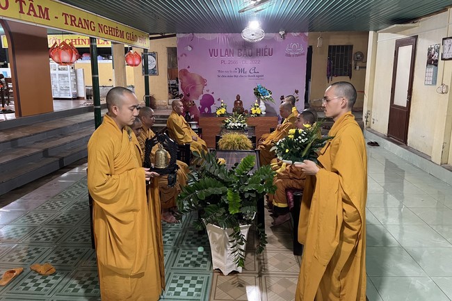 Lantern Candle Lighting Ceremony to commemorate Amitabha Buddha at Nhat Phap pagoda, Dong Nai