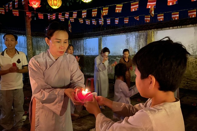 Lantern Candle Lighting Ceremony to commemorate Amitabha Buddha at Nhat Phap pagoda, Dong Nai