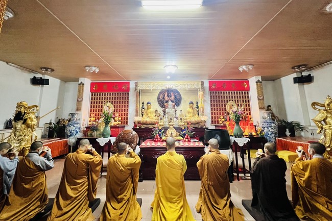 Candle Lighting Ritual to commemorate Amitabha’s Buddha at Ling Yin Temple in Taiwan