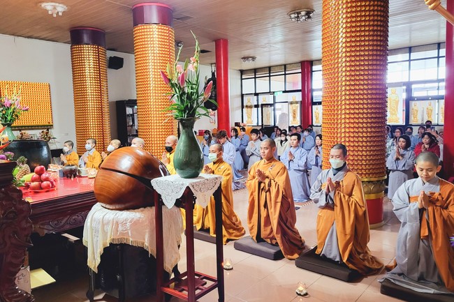 Candle Lighting Ritual to commemorate Amitabha’s Buddha at Ling Yin Temple in Taiwan