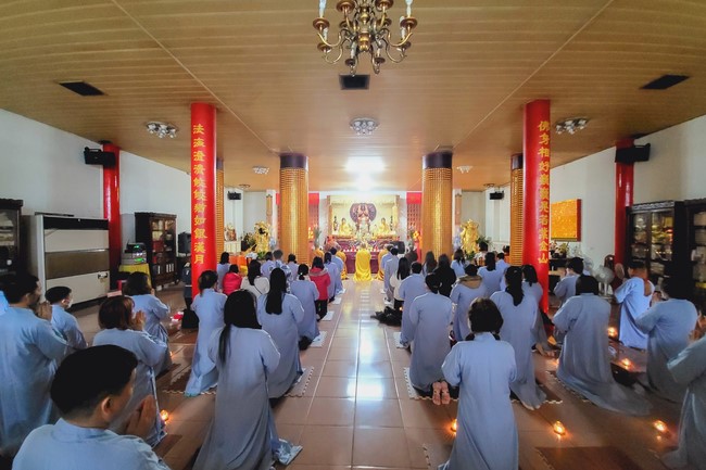 Candle Lighting Ritual to commemorate Amitabha’s Buddha at Ling Yin Temple in Taiwan