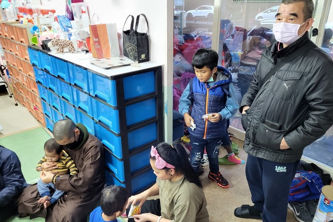 Candle Lighting Ritual to commemorate Amitabha’s Buddha at Ling Yin Temple in Taiwan