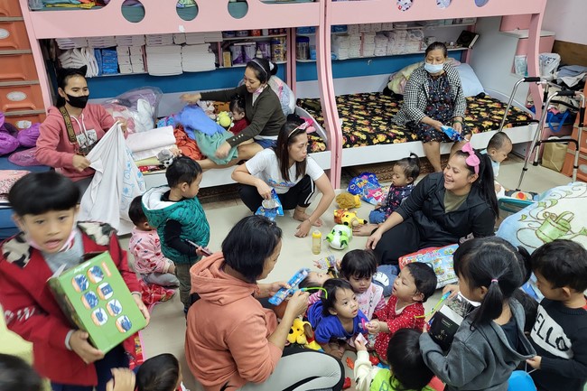 Candle Lighting Ritual to commemorate Amitabha’s Buddha at Ling Yin Temple in Taiwan