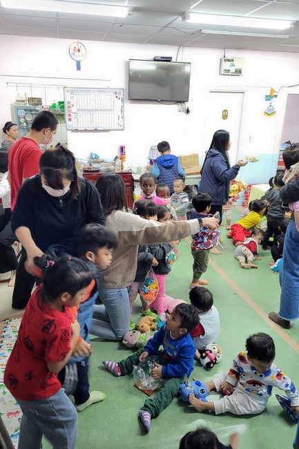 Candle Lighting Ritual to commemorate Amitabha’s Buddha at Ling Yin Temple in Taiwan