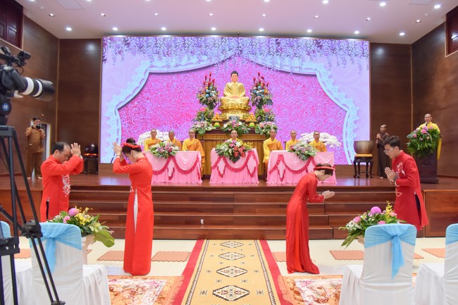 Wedding Ceremony at the pagoda