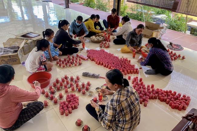Candle Lighting Ritual to commemorate Amitabha’s Buddha at Suoi Phap Pagoda, Tay Ninh