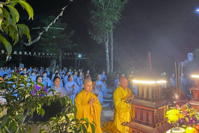 Candle Lighting Ritual to commemorate Amitabha’s Buddha at Suoi Phap Pagoda, Tay Ninh