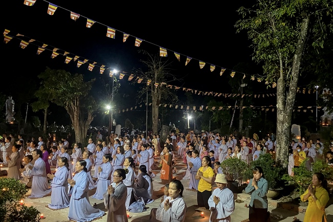 Candle Lighting Ritual to commemorate Amitabha’s Buddha at Suoi Phap Pagoda, Tay Ninh