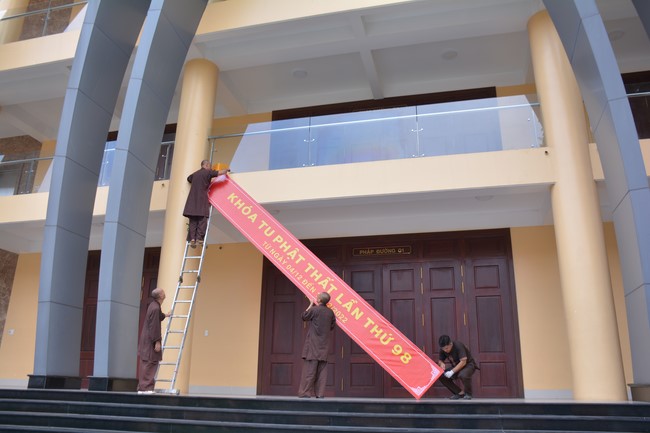 Affairs preparing for the Seven-Day Retreat and Amitabha Buddha’s Birthday anniversary (part 1)