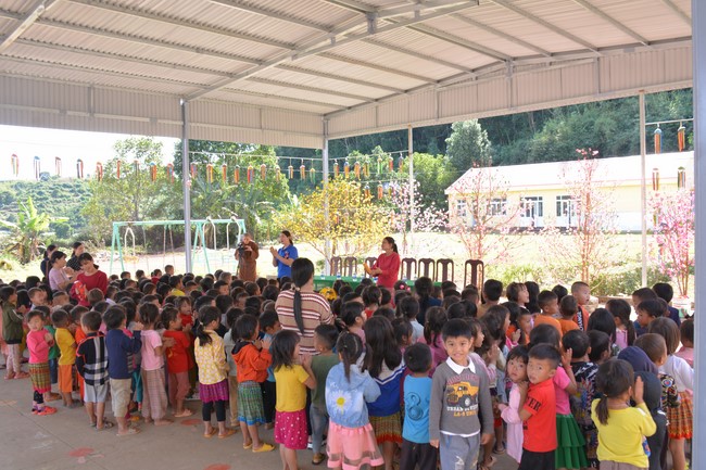 Handover ceremony of living quarter for Hoa Dao Kindergarten in Dak Glong district, Dak Nong province