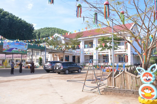 Handover ceremony of living quarter for Hoa Dao Kindergarten in Dak Glong district, Dak Nong province