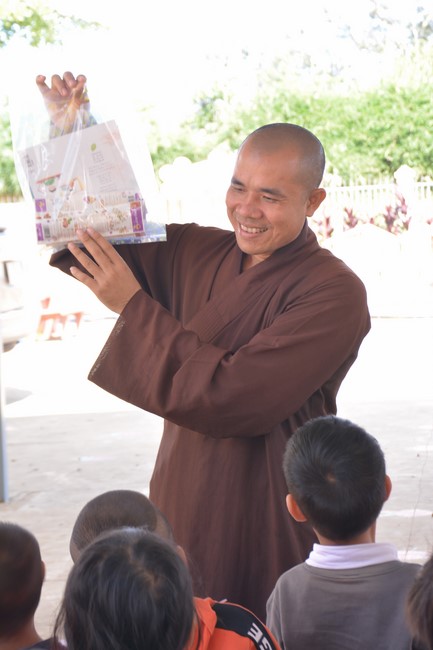 Handover ceremony of living quarter for Hoa Dao Kindergarten in Dak Glong district, Dak Nong province