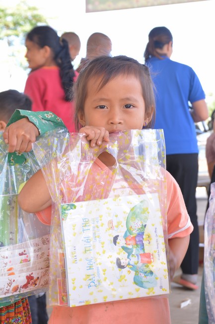 Handover ceremony of living quarter for Hoa Dao Kindergarten in Dak Glong district, Dak Nong province