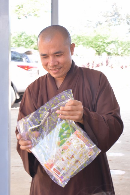 Handover ceremony of living quarter for Hoa Dao Kindergarten in Dak Glong district, Dak Nong province