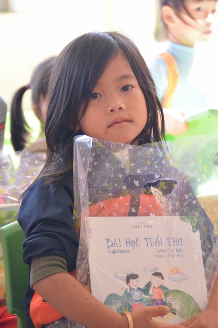 Handover ceremony of living quarter for Hoa Dao Kindergarten in Dak Glong district, Dak Nong province