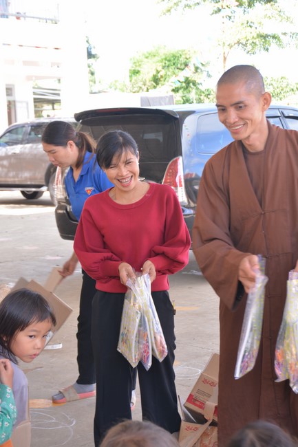 Handover ceremony of living quarter for Hoa Dao Kindergarten in Dak Glong district, Dak Nong province