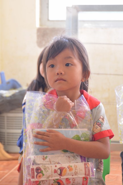 Handover ceremony of living quarter for Hoa Dao Kindergarten in Dak Glong district, Dak Nong province