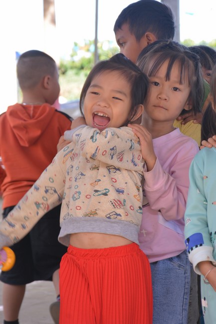 Handover ceremony of living quarter for Hoa Dao Kindergarten in Dak Glong district, Dak Nong province