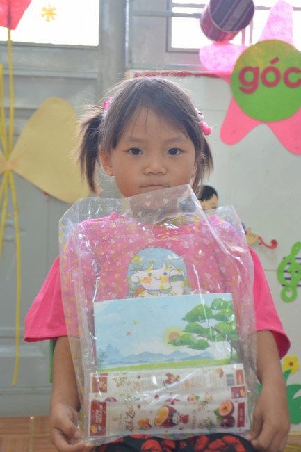 Handover ceremony of living quarter for Hoa Dao Kindergarten in Dak Glong district, Dak Nong province