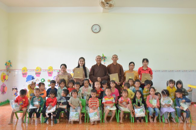 Handover ceremony of living quarter for Hoa Dao Kindergarten in Dak Glong district, Dak Nong province