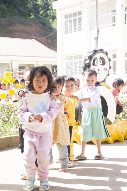 Handover ceremony of living quarter for Hoa Dao Kindergarten in Dak Glong district, Dak Nong province