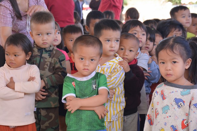 Handover ceremony of living quarter for Hoa Dao Kindergarten in Dak Glong district, Dak Nong province