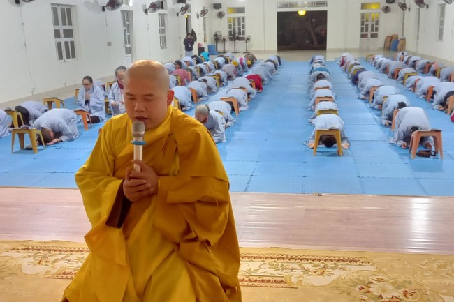 Repentant Ceremony at Dong Cao pagoda