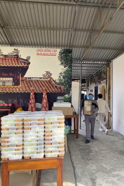 Charity activities towards Buddha's Enlightenment Day at Dong Cao Pagoda, Thanh Hoa