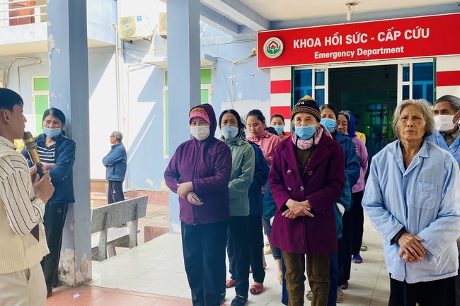 Charity activities towards Buddha's Enlightenment Day at Dong Cao Pagoda, Thanh Hoa