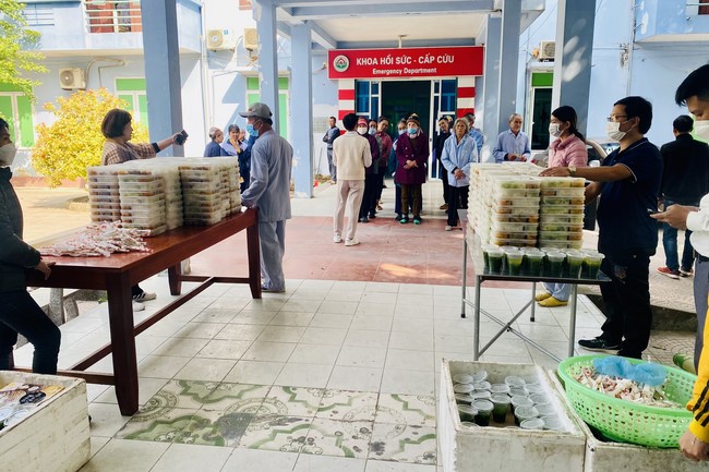 Charity activities towards Buddha's Enlightenment Day at Dong Cao Pagoda, Thanh Hoa