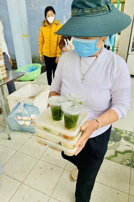 Charity activities towards Buddha's Enlightenment Day at Dong Cao Pagoda, Thanh Hoa