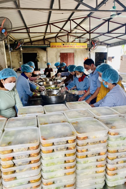 Charity activities towards Buddha's Enlightenment Day at Dong Cao Pagoda, Thanh Hoa