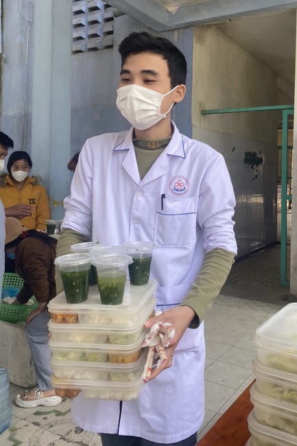 Charity activities towards Buddha's Enlightenment Day at Dong Cao Pagoda, Thanh Hoa