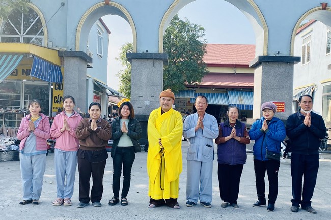 Charity activities towards Buddha's Enlightenment Day at Dong Cao Pagoda, Thanh Hoa