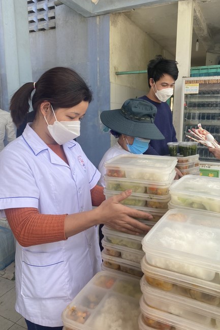 Charity activities towards Buddha's Enlightenment Day at Dong Cao Pagoda, Thanh Hoa