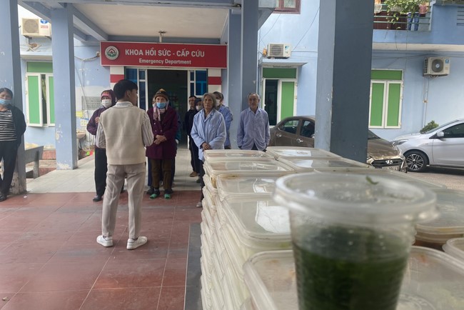 Charity activities towards Buddha's Enlightenment Day at Dong Cao Pagoda, Thanh Hoa