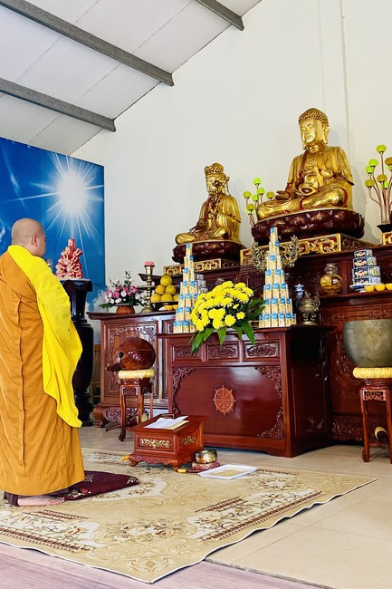 Charity activities towards Buddha's Enlightenment Day at Dong Cao Pagoda, Thanh Hoa