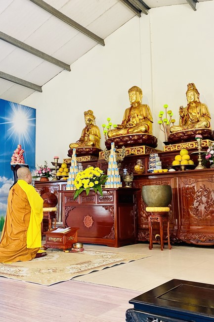 Charity activities towards Buddha's Enlightenment Day at Dong Cao Pagoda, Thanh Hoa