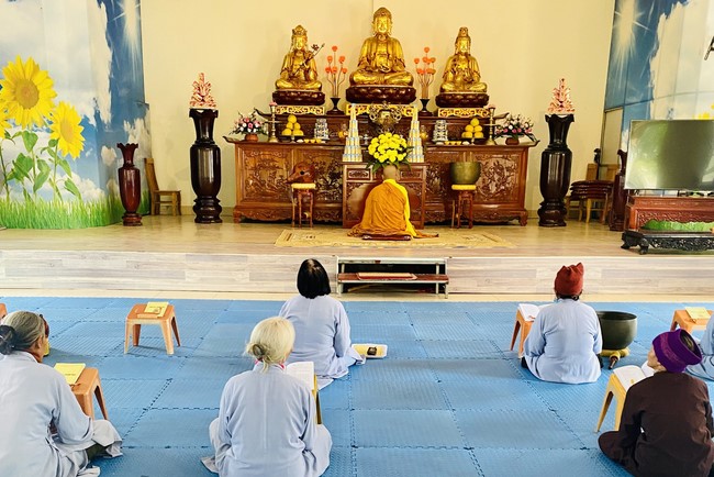 Charity activities towards Buddha's Enlightenment Day at Dong Cao Pagoda, Thanh Hoa
