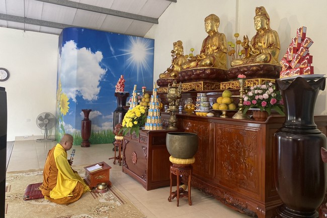 Charity activities towards Buddha's Enlightenment Day at Dong Cao Pagoda, Thanh Hoa