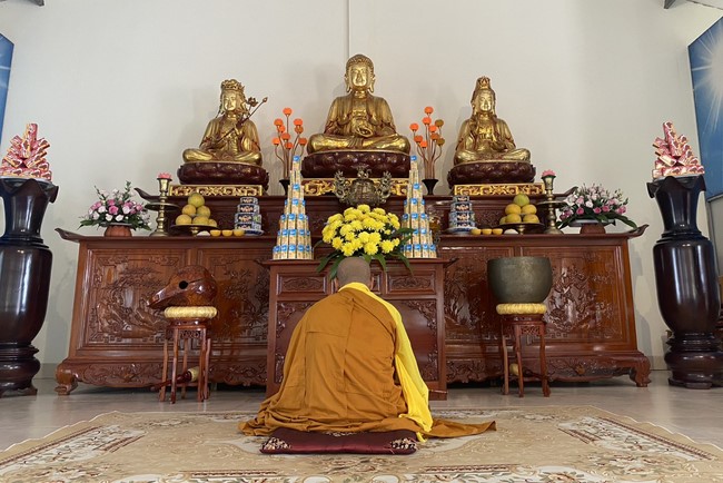 Charity activities towards Buddha's Enlightenment Day at Dong Cao Pagoda, Thanh Hoa