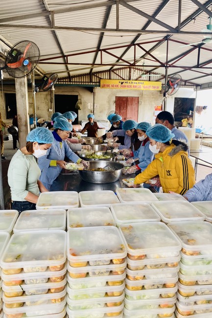 Charity activities towards Buddha's Enlightenment Day at Dong Cao Pagoda, Thanh Hoa