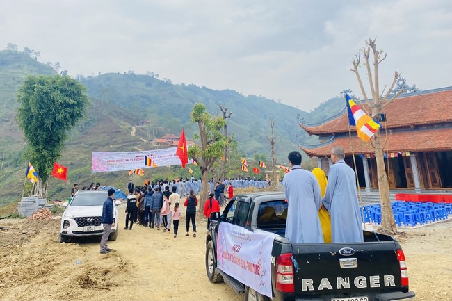 Ceremony of seating Buddha Statue and giving charity gifts of Hoa Phuc Pagoda, Ha Noi