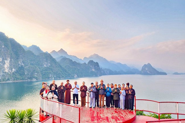 Ceremony of seating Buddha Statue and giving charity gifts of Hoa Phuc Pagoda, Ha Noi