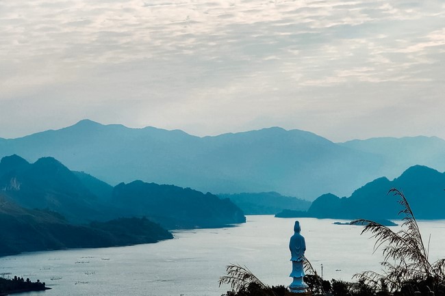 Ceremony of seating Buddha Statue and giving charity gifts of Hoa Phuc Pagoda, Ha Noi
